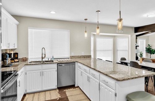 South Arlington Maison | 3BR in Epic Central Area near AT&T Cowboy Stadium - Dallas