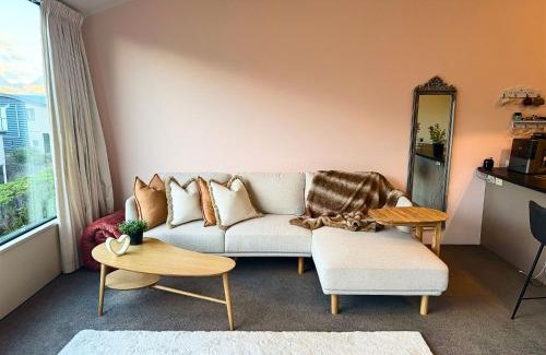 Frankton Appartement | 3BR Lakeview Home with Balcony, Parking, Near Marina