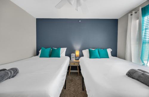 Pleasant Valley Appartement | 3BR Luxe Oasis near Downtown, Pool, Gym, Bball Crt