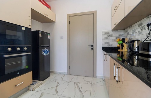 Mombasa Appartement | 3br Luxurious apt facing beach and central to all amenities/entertainment!