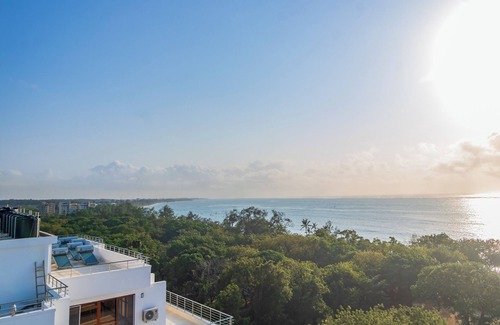 Mombasa Appartement | 3br Luxurious apt facing beach and central to all amenities/entertainment!