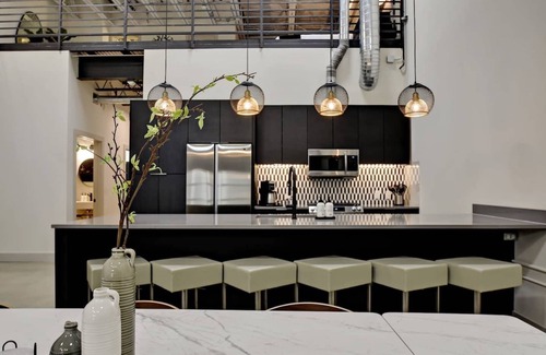 Arena District Appartement | 3BR Luxury Loft Near Downtown & Frost Bank Center