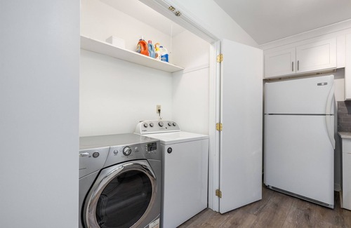 Matthews Maison | 3BR Matthews Home*EV Charger*Dog Friendly