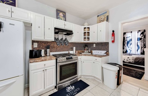 Ampere Appartement | 3BR Newark duplex near Downtown & Transit