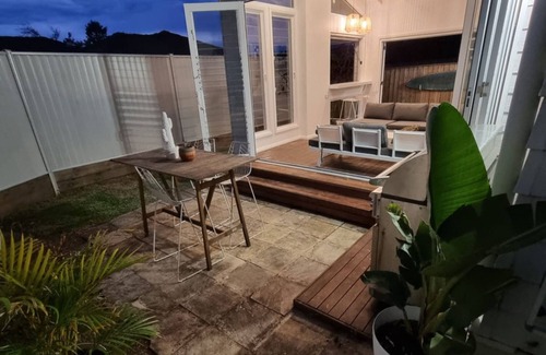 Blue Bay Maison | 3BR Pet Friendly House 350m Beach in heart of Blue Bay,Ocean Baths, The Entrance