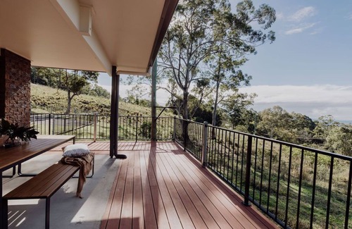 Mount Mellum Maison | 3BR Retreat: Embrace Hinterland, Alfresco Dining & Fireplace