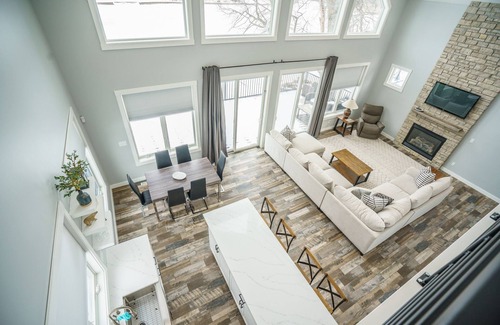 Waterloo Maison | 3BR River Front with inviting views