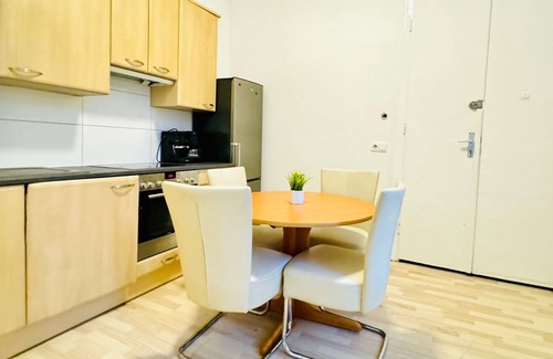 Grinzing Appartement | 3BR Stay for 6P Near FAC Platz