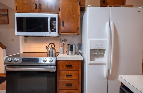 Lawrence Appartement | [3BR] The Mocha StayAwhile Retreat