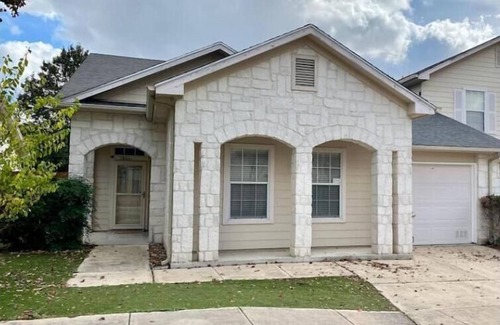 Medical Center District Maison | 3BR Townhouse with pool in Medical Center