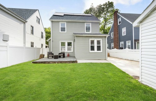Queens Maison | 3BR w/Office+Basement/Utilities+Parking/Near LIRR