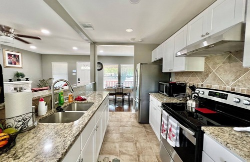Jefferson Maison | 3BR Woodlawn Home | Furnished Extended Stay Near Med Center