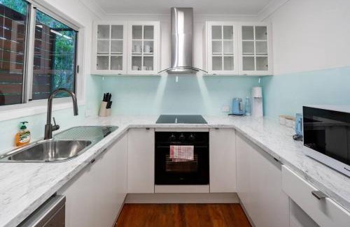 Lota Maison | 3BR15BA House w Parking Close to Eastwood Beach M8