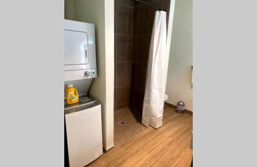 North Oakland Appartement | 3E-*New* Apartment -5 min from Downtown, sleeps 4
