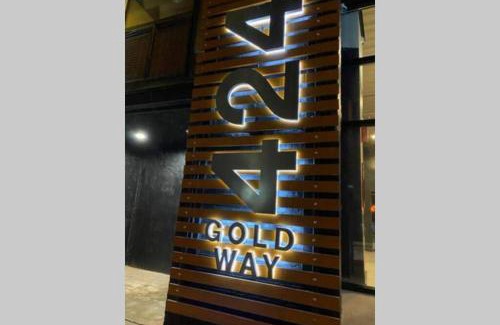 North Oakland Appartement | 3E *New* Huge! Spacious 3 Bedroom in Oakland that sleeps 12!