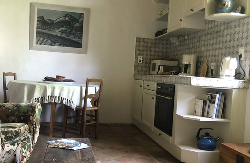 Montaren-et-Saint-Mediers Appartement | A 3kms d'Uzès dans demeure 17e, bel appart 3 p avec jardin poétique