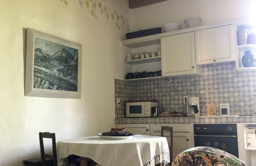 Montaren-et-Saint-Mediers Appartement | A 3kms d'Uzès dans demeure 17e, bel appart 3 p avec jardin poétique