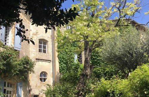 Montaren-et-Saint-Mediers Appartement | A 3kms d'Uzès dans demeure 17e, bel appart 3 p avec jardin poétique