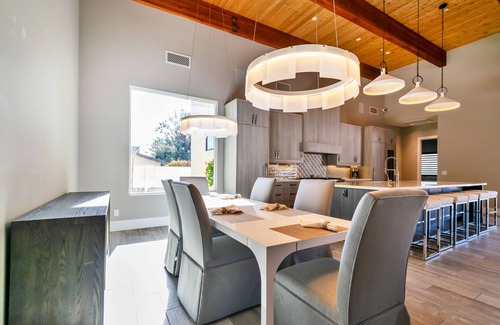 Marion Estates Maison | 3M Home - Mtn Views, Hot Tub, BB court, & Minigolf