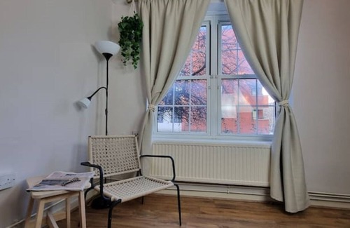 Greenwich West Appartement | 3min walk to DLR, easy commute to the City, close to shops and restaurants