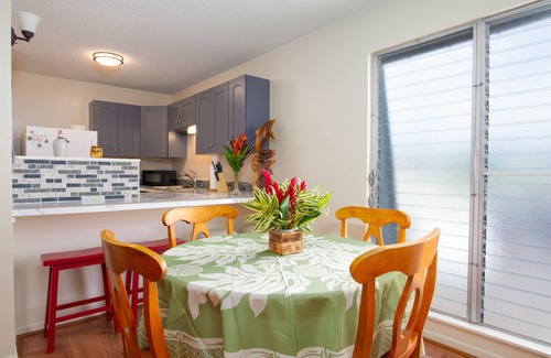 Hilo Copropriété | 3rd-floor downtown Hilo condo with great location near the bay, W/D, cable, & AC