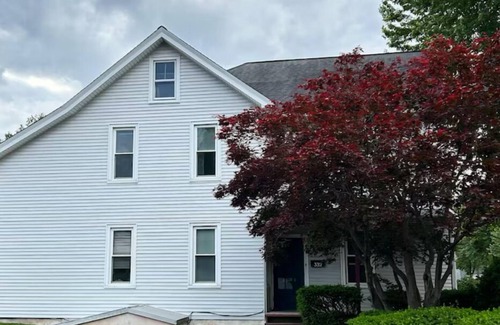 Williamsport Appartement | "3Thirty2" - near IPT, 10min to LLW Series-AC/off street parking