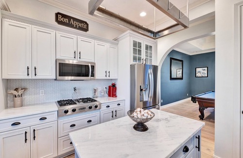 Highland Lake Estates Maison | -New Listing - Élégante retraite de 4 000 pieds carrés avec vue sur le lac et piscine à l'ouest d'Austin