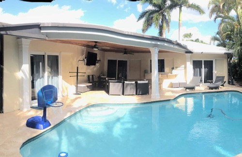 Boca Raton Maison | 4/2 Pool Home. Tropical, privé, courte promenade de la plage / Restrnts, classé 5 étoiles !!