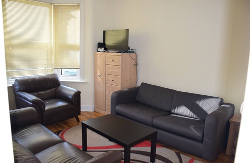 Waltham Forest Maison | 4/5 Bedrooms house, 2 Bathrooms, Sleeps11, 10 min. tube station