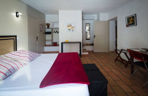 Sauve Maison | 4-5 pers (115 m² ) 2 chambres, 2 SdB, 2 WC grand séjour- salon cuisine ouverte