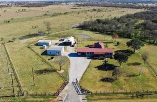 Hempstead Maison | 4.95 acres, pool/basketball/volleyball/soccer close to ATV, Safari, Range, Golf