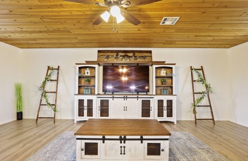Hempstead Maison | 4.95 acres, pool/basketball/volleyball/soccer close to ATV, Safari, Range, Golf