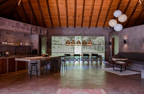 Los Pargos Maison | 4 bd, 4 bath, tranquil, chic design, single level, pool, star-link wifi