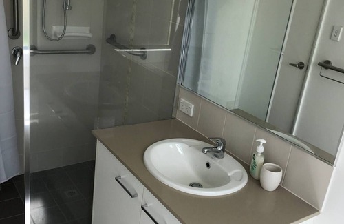 Wandina Maison | 4 BDR Wandina Home with 5 TVs - Disability Access