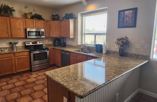 San Tan Valley Maison | 4 Bdrm 2. 5 Bath, Private Pool & Spa, Putting Green, sur Johnson Ranch Golf Course