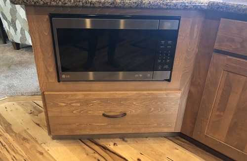 Creswell Maison | Belle maison de 4 chambres avec spa de nage couvert pour 8 personnes près de Emerald Valley G. C.