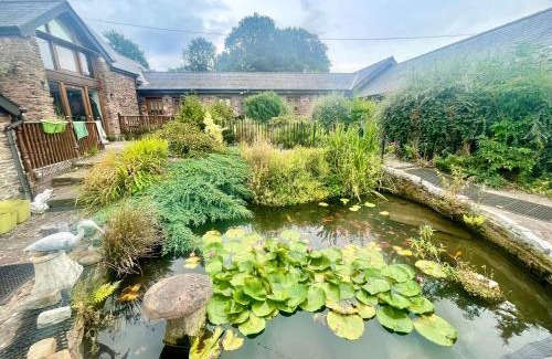 Usk Maison | 4 beautiful stone built barns sleeping 17 people