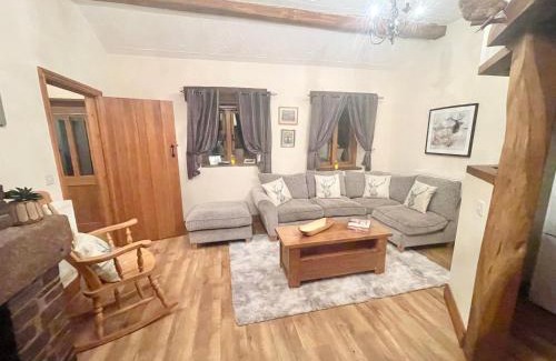 Usk Maison | 4 beautiful stone built barns sleeping 17 people