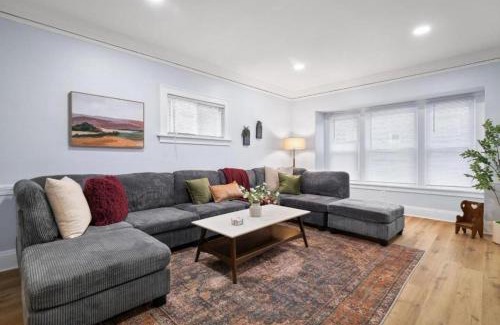 Lakewood Maison | 4 Bed 2 Bath Walk to Lakewood Restaurants and Shops