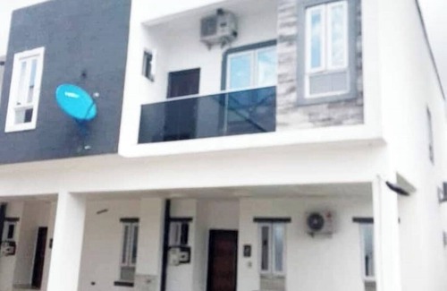 Ajah Villa | 4 Bed-24/7 Electricity/Wi-Fi/Security&Pool. Lekki