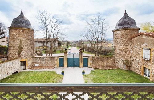 Lay Appartement | Domaine ForRest - Appart manoir - parc, jacuzzi & piscine, Lyon 890Eur/ semaine