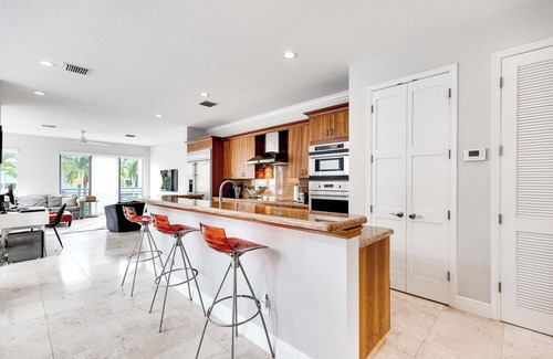 Colee Hammock Maison | 4-Bed + Den with pool in Las Olas, Ft Lauderdale