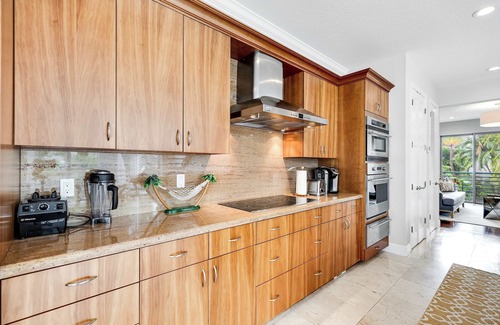 Colee Hammock Maison | 4-Bed + Den with pool in Las Olas, Ft Lauderdale