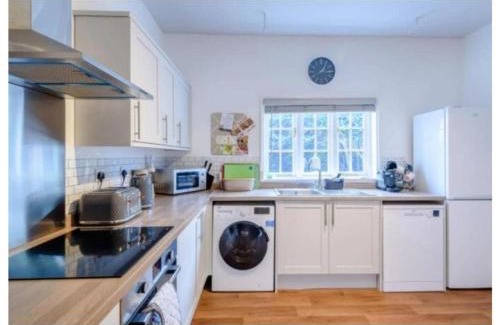 Ulceby Maison | 4 Bed-FreeWiFi-Sleeps 8-CarCharger