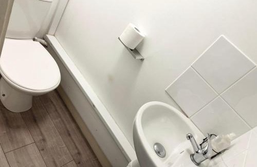 Becontree Maison | 4 Bed House-Garden-Parking-15 min Elizabeth Line