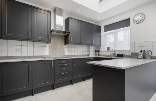 Enfield Maison | 4-Bed House Ideal for Families and Corporate Stays