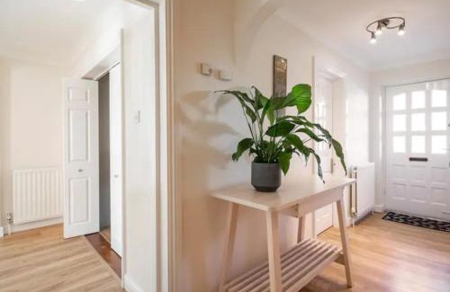 Abingdon Maison | 4 Bed House with Marina View, Abingdon, Oxford