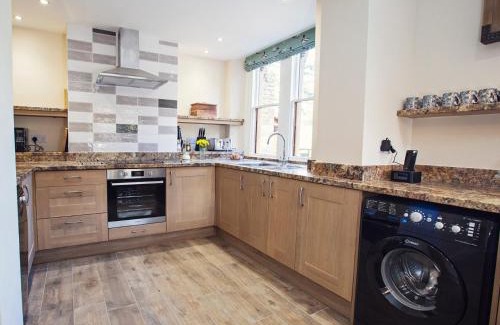 Halmonds Frome Maison | 4 Bed in Bishops Frome 75601