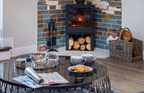 Axbridge Maison | 4 Bed in Burnham-on-Sea 90365