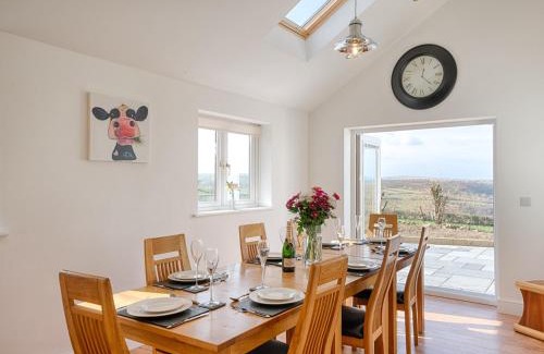 Llangeler Maison | 4 Bed in Llandysul 66640